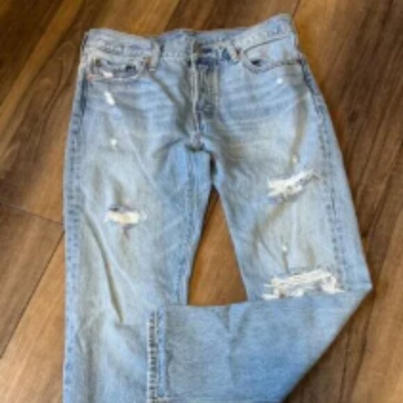 $28 WHEN BUNDLED Levi's Women's 501 High Rise Tapered Light Wash Distressed Jean - Picture 1 of 8